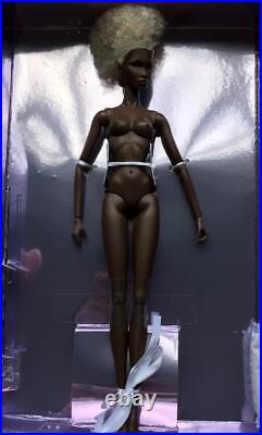 12.5 Fashion Royalty Divining Beauty Adele Nude Doll + Extra Hands Stand & Box