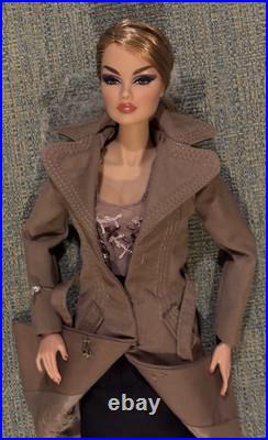 Breaking The Mold Veronique Dressed Doll. 2011 Integrity Fashion Royalty