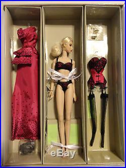 FR Agnes Head of Glamour 2010 Dark Romance Convention Exclusive Giftset