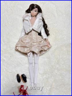 FR Nippon Fashion Royalty Misaki Autumn Champagne Girl Doll with Accessories