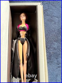 F Royalty Natural Perfection Véronique Perrin Close-up Doll NRFB See Description