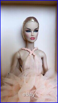 Fashion Royalty Integrity Toys Ethereal Beauty Vanessa Fashion Week Doll NRFB