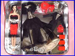 Fashion Royalty Veronique Fashionable Life Gift Set 12 Fashion Doll NRFB
