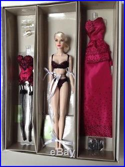 Head of Glamour Agnes Von Weiss Fashion Royalty Doll Dark Romance Gift Set 2010