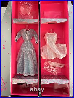 Integrity Jem & The Holograms Fashion Doll Sdcc Eiffle Tower Box Empty Integrity Jem & The Holograms Fashion Doll Sdcc Eiffle Tower Box Empty