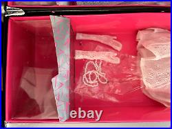 Integrity Jem & The Holograms Fashion Doll Sdcc Eiffle Tower Box Empty Integrity Jem & The Holograms Fashion Doll Sdcc Eiffle Tower Box Empty