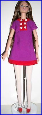 Integrity Toys Fashion Royalty Jet Set In The Air Poppy Parker dressed doll