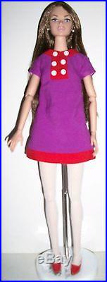 Integrity Toys Fashion Royalty Jet Set In The Air Poppy Parker dressed doll