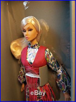 Integrity Toys Fashion Royalty Time of the Season Poppy Parker IFDC Centerpiece