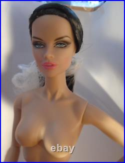 Integrity! Vanessa Perrin Fashion Explorer Fashion Royalty Doll! MINTY! GORGEOUS