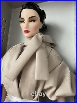 Intrgrity Toys Fashion Royalty Glamour Coated Elyse NFRB MINT