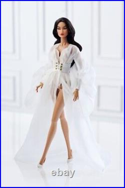 NRFB Dawn In Bloom Isabella Alves Close-up Doll The Fashion Royalty integrity IT