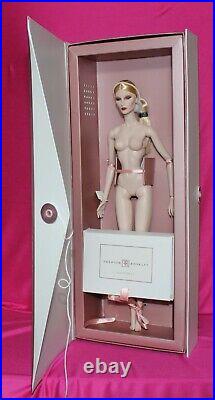 Nude Integrity Toys Fashion Royalty 12 Elyse Jolie Passion Week 2017 Box Stand