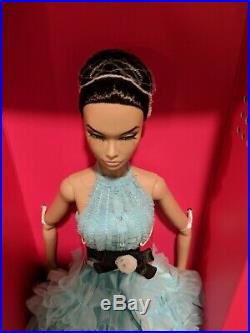 Poppy Parker Love is Blue Doll NRFB 2019 Integrity Toys Convention Centerpiece